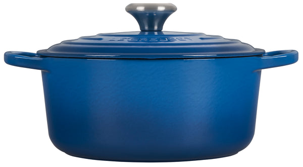 Signature Round Dutch Oven by Le Creuset